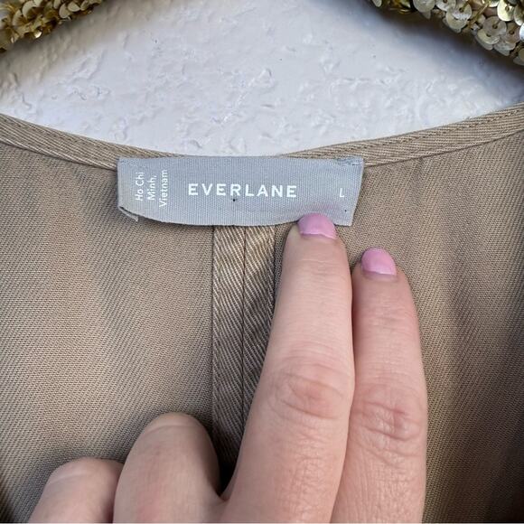 Everlane • The Tencel V-Neck Dress - Picture 7 of 13